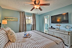 Pristine Lake Barkley Escape w/ Deck, Porch & Bar!