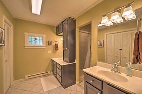 Beech Mountain Escape w/ Mtn Views & Fireplace!