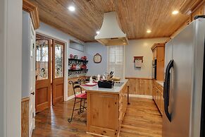 Historic Hot Springs Home < 1 Mi to Oaklawn!