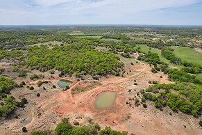 Early Cabin w/ Deck ~ 20 Mi to Lake Brownwood!