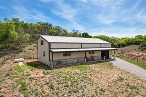 Early Cabin w/ Deck ~ 20 Mi to Lake Brownwood!