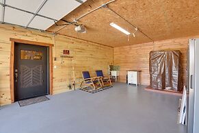 Early Cabin w/ Deck ~ 20 Mi to Lake Brownwood!