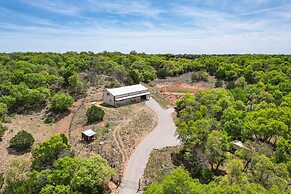 Early Cabin w/ Deck ~ 20 Mi to Lake Brownwood!