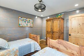 Early Cabin w/ Deck ~ 20 Mi to Lake Brownwood!