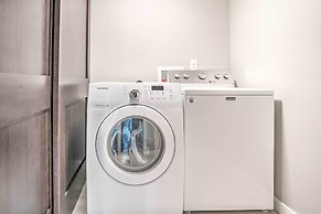 Lake Chelan Condo, Walk to Brewery & Wineries