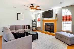 Hot Tub, Game Room & Fire Pit: Poconos Retreat