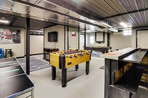 Hot Tub, Game Room & Fire Pit: Poconos Retreat