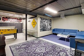 Hot Tub, Game Room & Fire Pit: Poconos Retreat