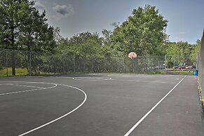 Hot Tub, Game Room & Fire Pit: Poconos Retreat