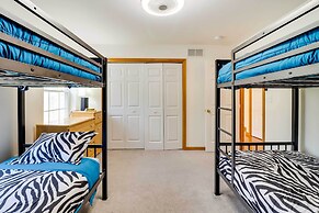 Hot Tub, Game Room & Fire Pit: Poconos Retreat