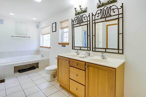 Hot Tub, Game Room & Fire Pit: Poconos Retreat