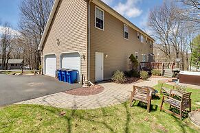 Hot Tub, Game Room & Fire Pit: Poconos Retreat