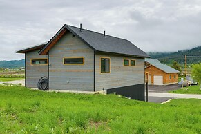 Quiet Alpine Hideaway w/ Panoramic Mountain Views!