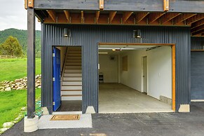 Quiet Alpine Hideaway w/ Panoramic Mountain Views!