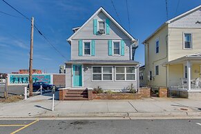 Wildwood House w/ Enclosed Porch - Walk to Beach!