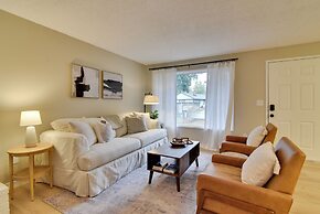 Lovely Vancouver Retreat w/ Home Gym!