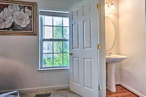 Elkridge Townhome ~ 15 Mi to Dtwn Baltimore!