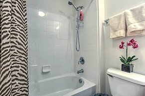 Elkridge Townhome ~ 15 Mi to Dtwn Baltimore!