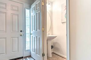 Elkridge Townhome ~ 15 Mi to Dtwn Baltimore!
