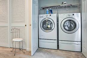 Elkridge Townhome ~ 15 Mi to Dtwn Baltimore!