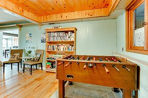 13 Mi to Dtwn: Lakefront Cottage w/ Dock