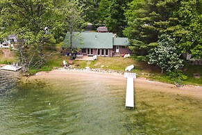 13 Mi to Dtwn: Lakefront Cottage w/ Dock