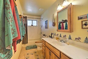 Rustic Cabin w/ Deck ~ 4 Mi to Old Town Flagstaff!