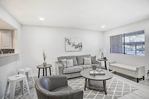 Chic Phoenix Condo: Pool Access, Close to Hiking