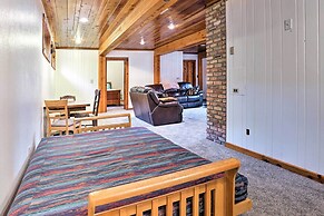Walk to Downtown: Custer Retreat w/ Fire Pit!