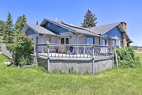 Walk to Downtown: Custer Retreat w/ Fire Pit!