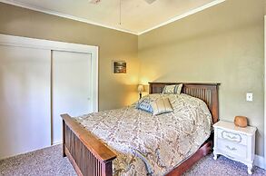Custer Retreat w/ Pool Access, Walk to Downtown!