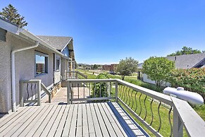 Walk to Downtown: Custer Retreat w/ Fire Pit!