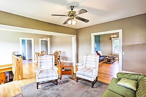 Walk to Downtown: Custer Retreat w/ Fire Pit!