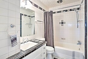 Custer Retreat w/ Pool Access, Walk to Downtown!