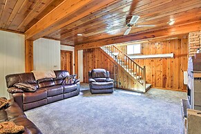 Walk to Downtown: Custer Retreat w/ Fire Pit!