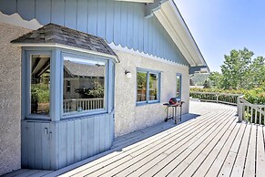 Custer Retreat w/ Pool Access, Walk to Downtown!