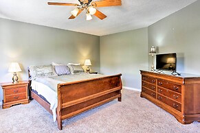 Custer Retreat w/ Pool Access, Walk to Downtown!