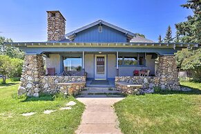 Walk to Downtown: Custer Retreat w/ Fire Pit!
