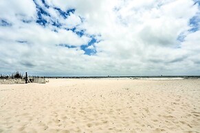 Gulf Shores Family Home w/ Deck, Walk to Beach!