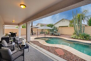 Pool, Fenced Yard: El Mirage 'sunshine House'