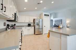 Pool, Fenced Yard: El Mirage 'sunshine House'