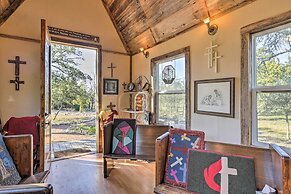 Cozy Texas Retreat w/ Patio, Grill & Fire Pit!