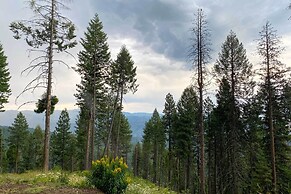 Peaceful Garden Valley Cabin w/ Private Deck!