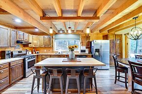 Peaceful Garden Valley Cabin w/ Private Deck!