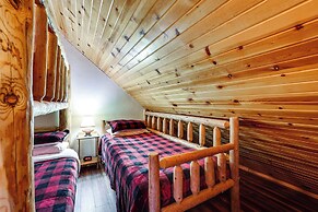 Peaceful Garden Valley Cabin w/ Private Deck!