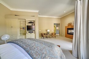 Chic California Escape w/ Pool, Hot Tub & Patio!