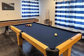 Mtn-view Cabin w/ Game Room & Deck in Flagstaff