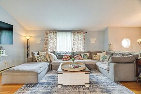 Tobyhanna Home w/ Hot Tub & Resort Amenities