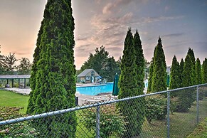 Tobyhanna Home w/ Hot Tub & Resort Amenities