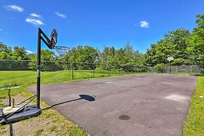 Tobyhanna Home w/ Hot Tub & Resort Amenities